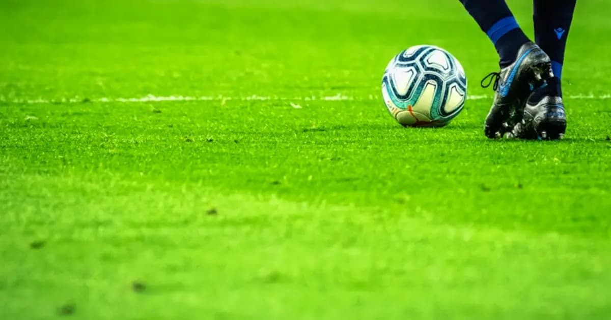HLV Kim Sang-sik tuyển VN: đêm AFF Cup và cảm xúc khán đài Mỹ Đình rực lửa